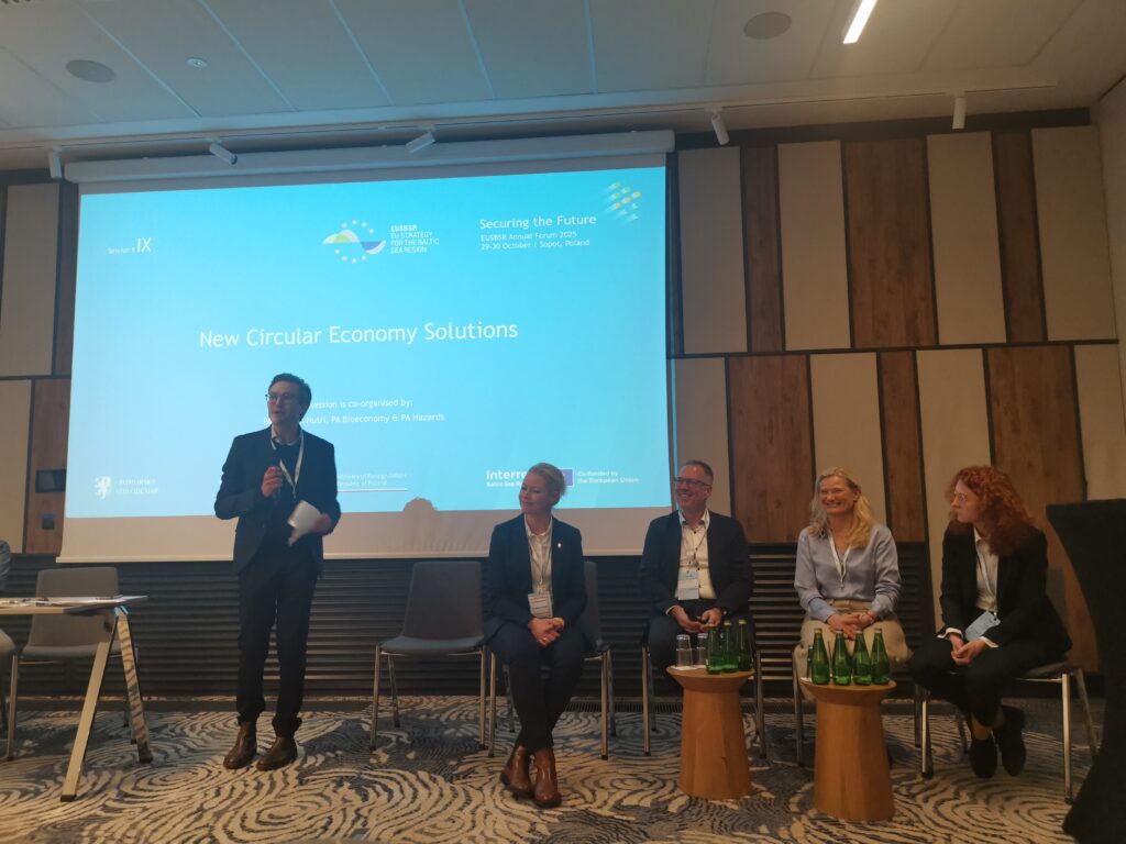 Moderator Adam Høyer Lentz and the panellists Dr. Edita Baltrėnaitė-Gedienė, Gunnar Platz, Paula Biveson and Aleksandra Najda Photo by Mayumi Narongin Fujikawa