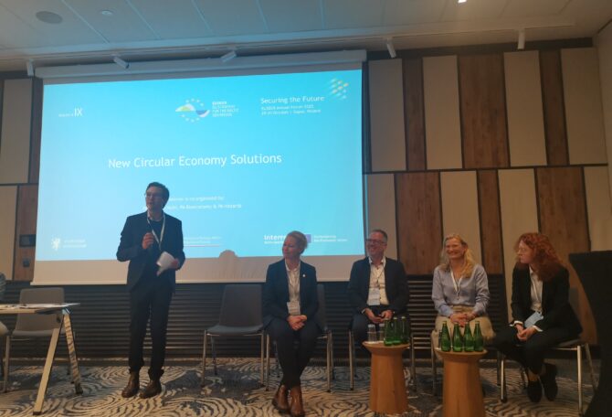 Moderator Adam Høyer Lentz and the panellists Dr. Edita Baltrėnaitė-Gedienė, Gunnar Platz, Paula Biveson and Aleksandra Najda Photo by Mayumi Narongin Fujikawa